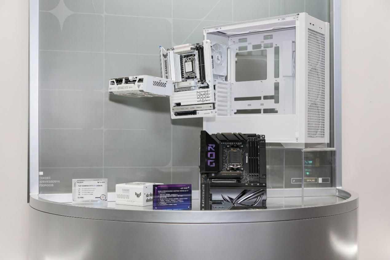 ROG AMD平台主板亮相BW2025：初音未来联名震撼登场(图8)