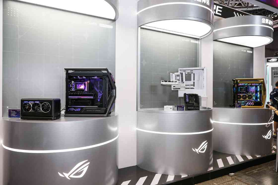 华硕ROG BW2025展台聚焦超频创新与BTF背置科技(图7)
