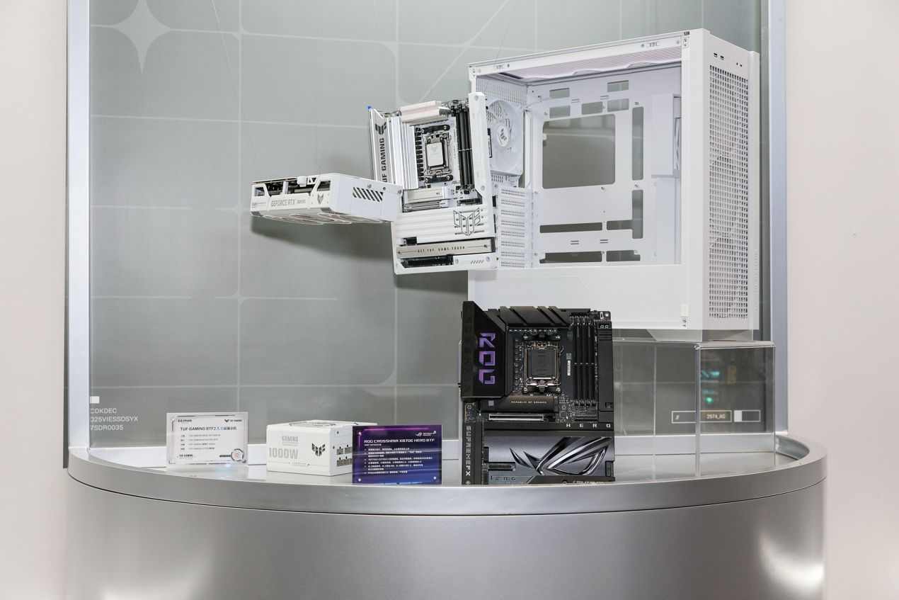 华硕ROG BW2025展台聚焦超频创新与BTF背置科技(图6)