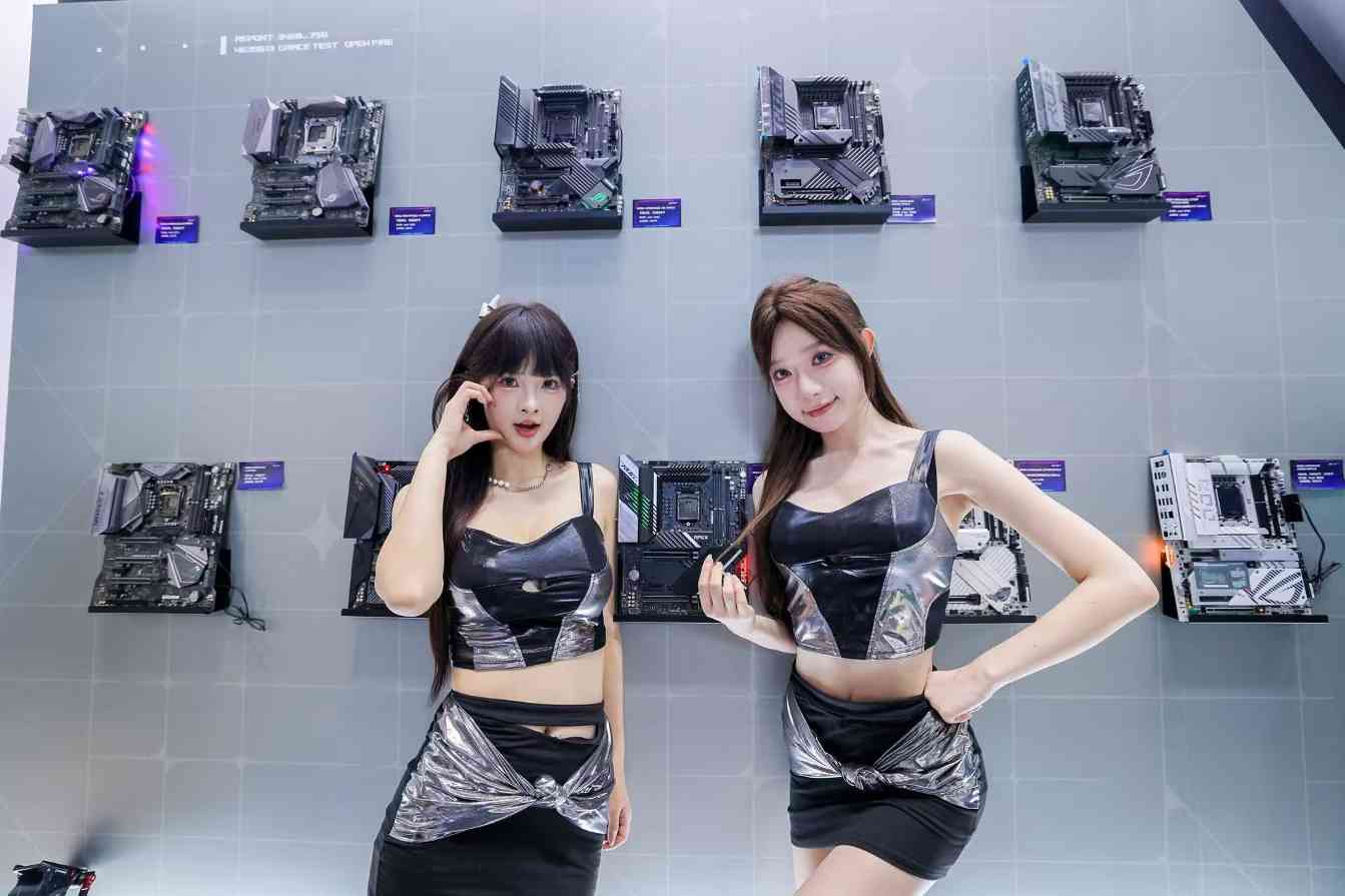 华硕ROG BW2025展台聚焦超频创新与BTF背置科技(图3)