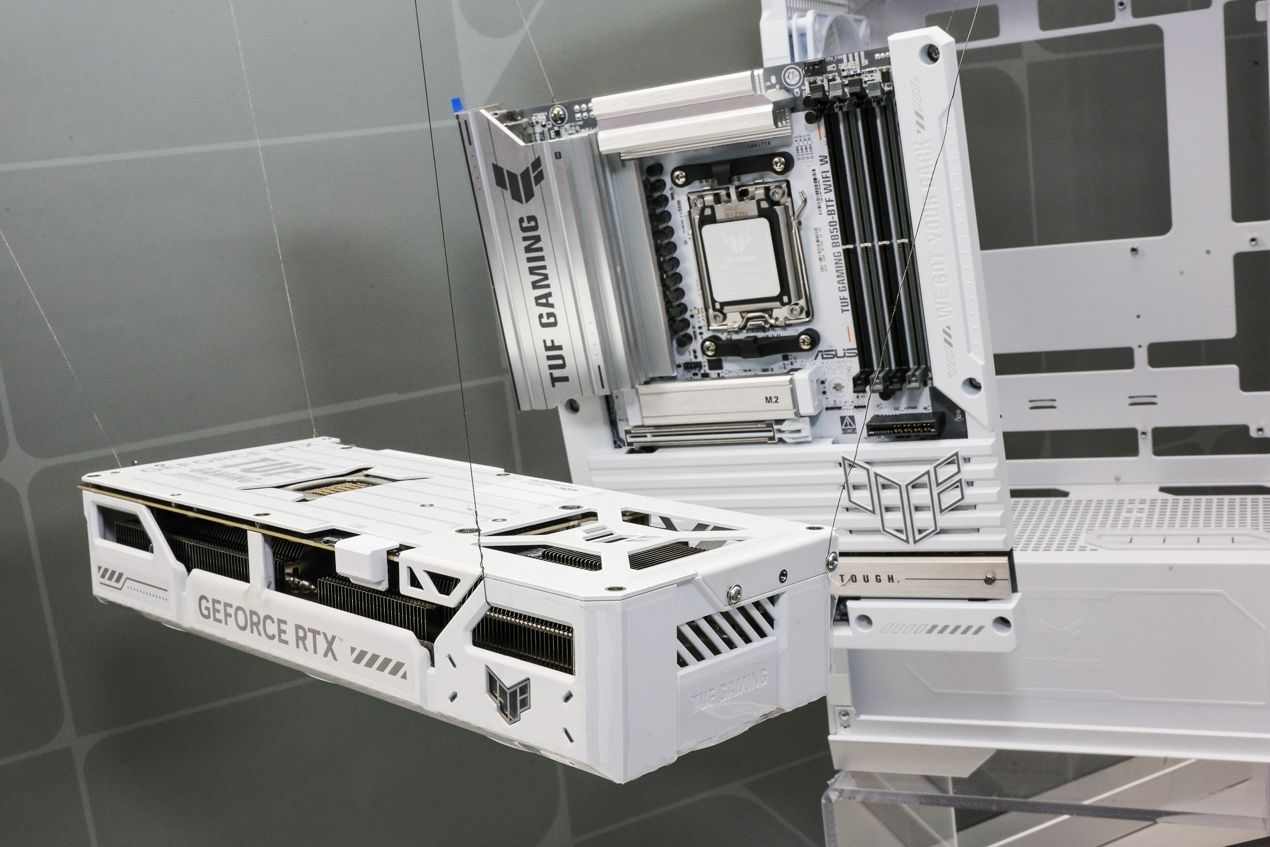 华硕ROG BW2025展台聚焦超频创新与BTF背置科技(图9)