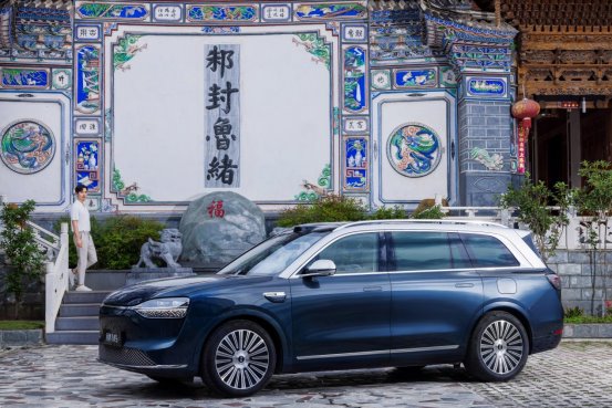 稳坐50万级销冠！问界M9重新定义豪华出行新标杆(图1)