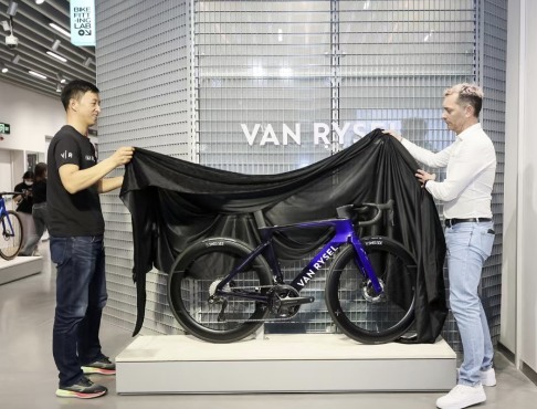 迪卡侬进军太空推出宇航服，平价品牌转型高端新路径(图24)