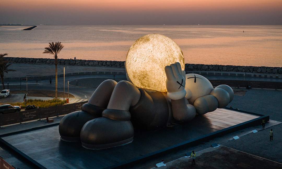 KAWS携手AllRightsReserved阿布扎比呈现巨型COMPANION