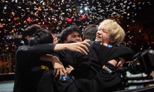 英雄联盟如何重塑中国电竞文化与玩家记忆的十五年