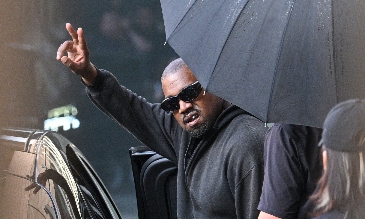 Ye的“人生愿望”清单曝光：来中国看长城成未竟心愿