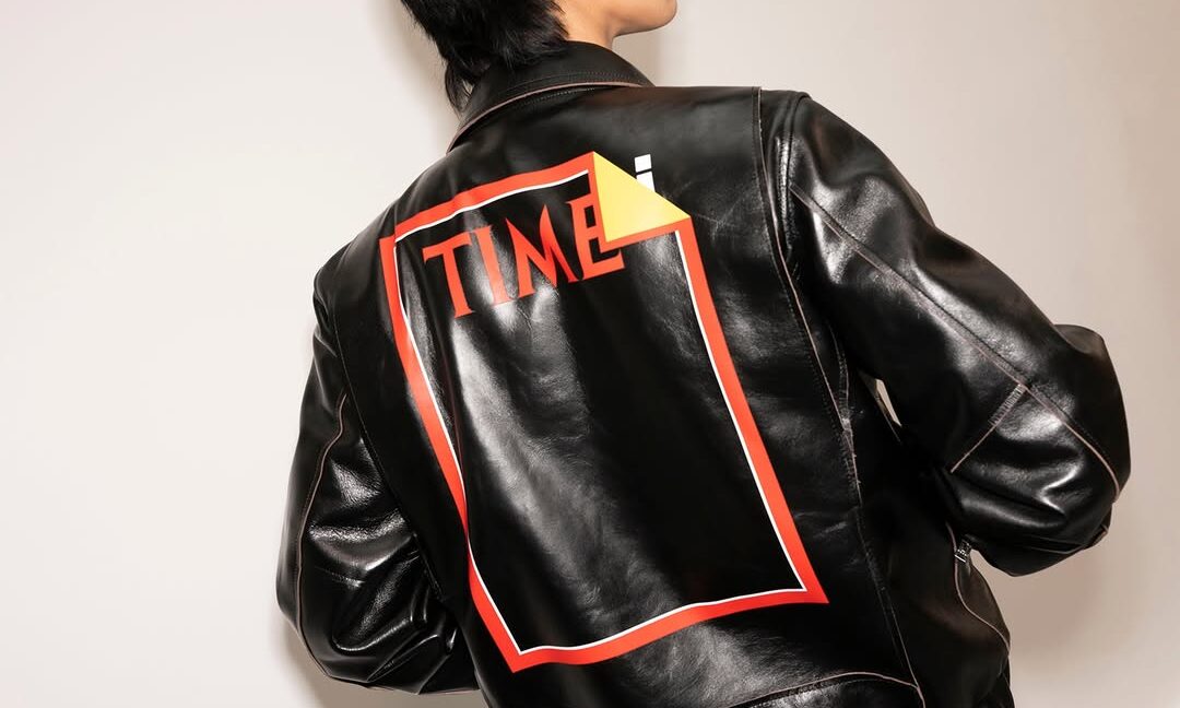 Sacai联名艺术家Mungo Thomson推出TIME Mirror设计系列