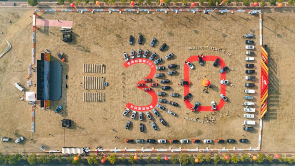 福特智趣烈马上市，以“全地形露营SUV”入局新能源市场(图1)